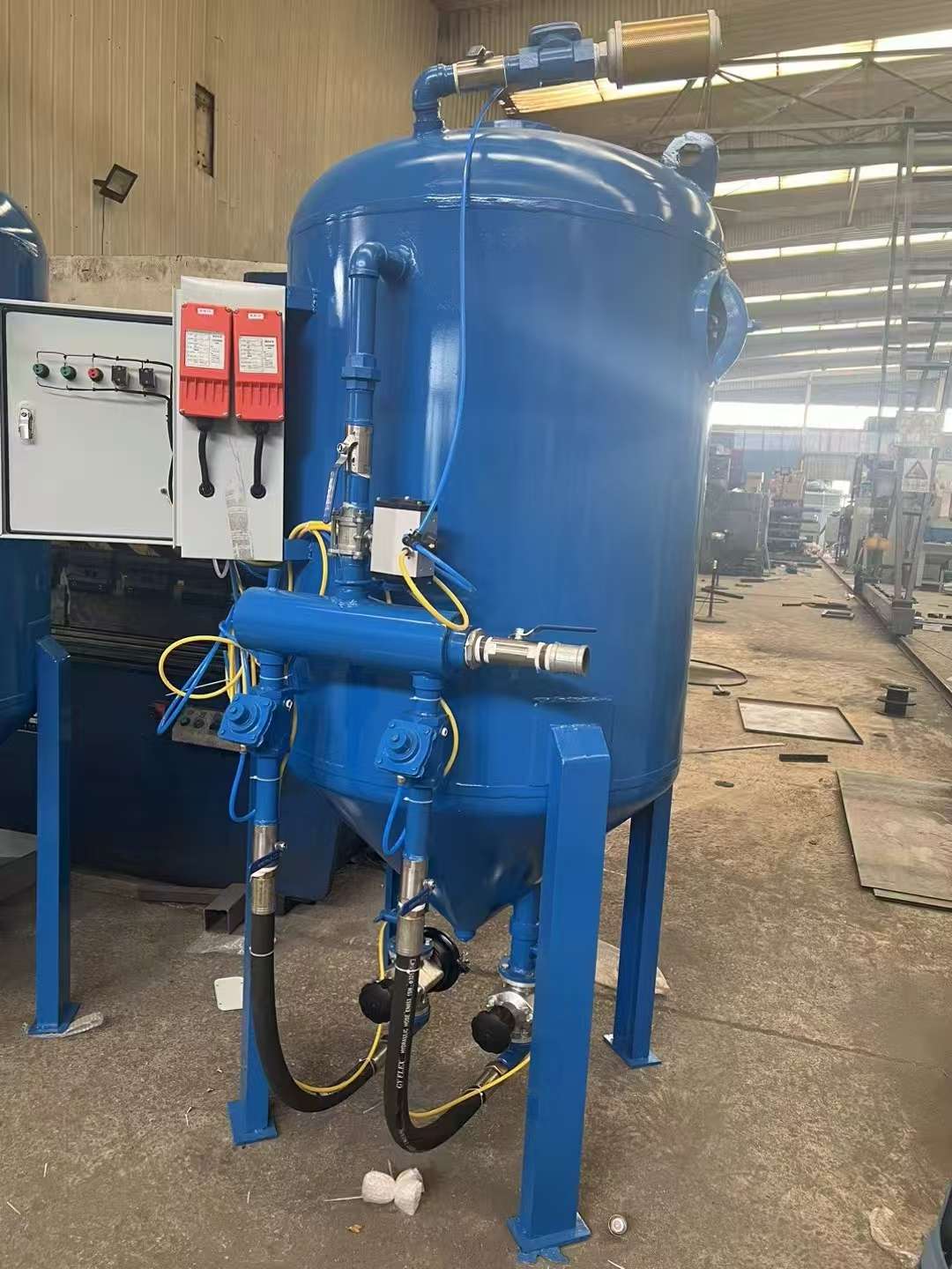 吳橋噴砂機械設備公司生產各種型號的噴砂機噴砂罐