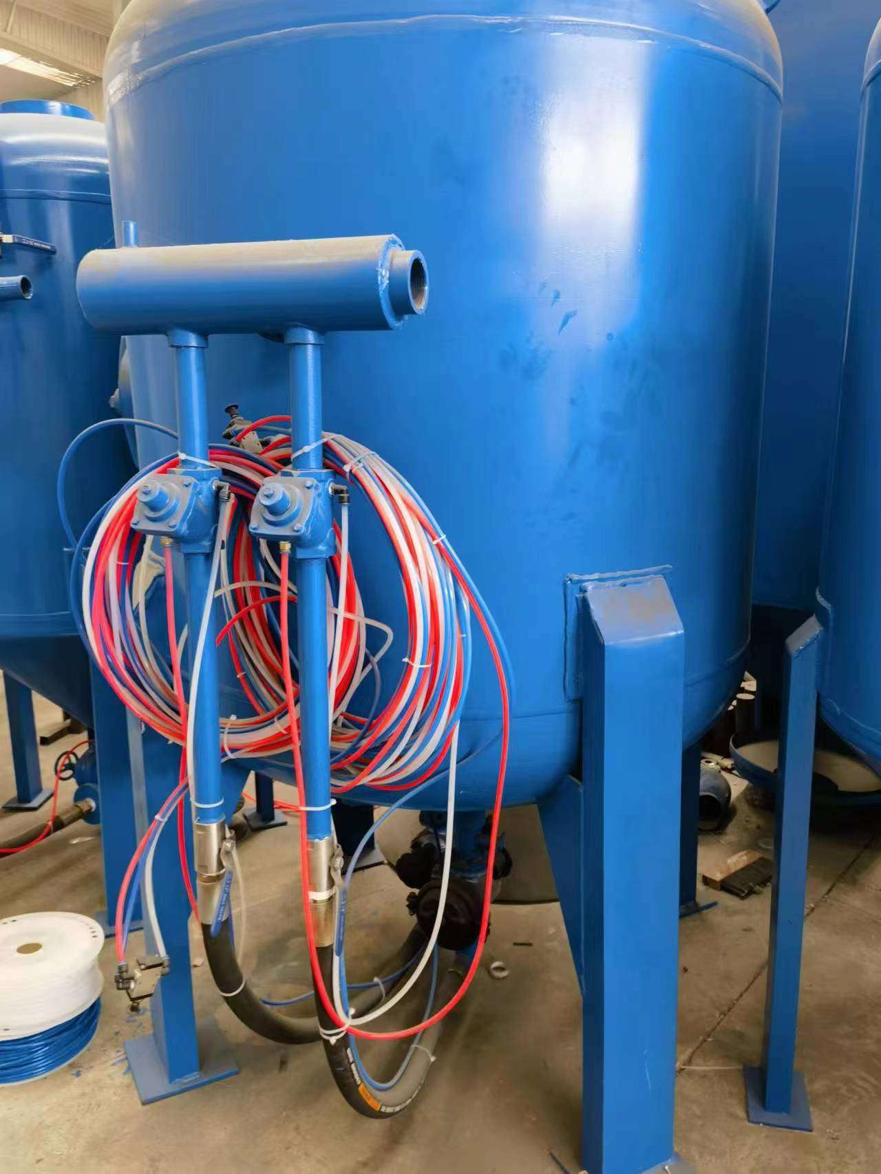 河北吳橋噴砂機(jī)械設(shè)備各種型號(hào)的噴砂機(jī)噴砂罐配件耗材