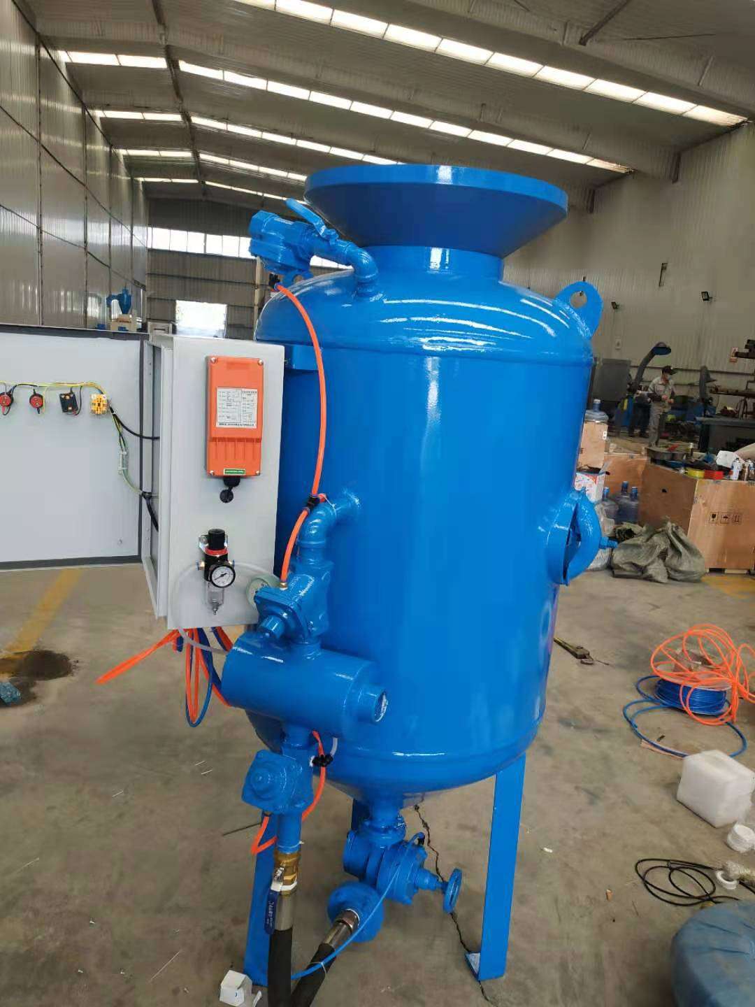 吳橋噴砂機械設備公司遙控噴砂機手動噴砂機氣控噴砂機