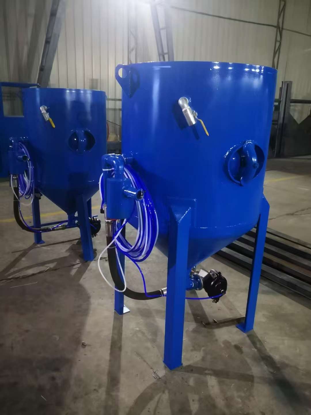 吳橋噴砂機械設(shè)備公司各種型號的開放式噴砂機