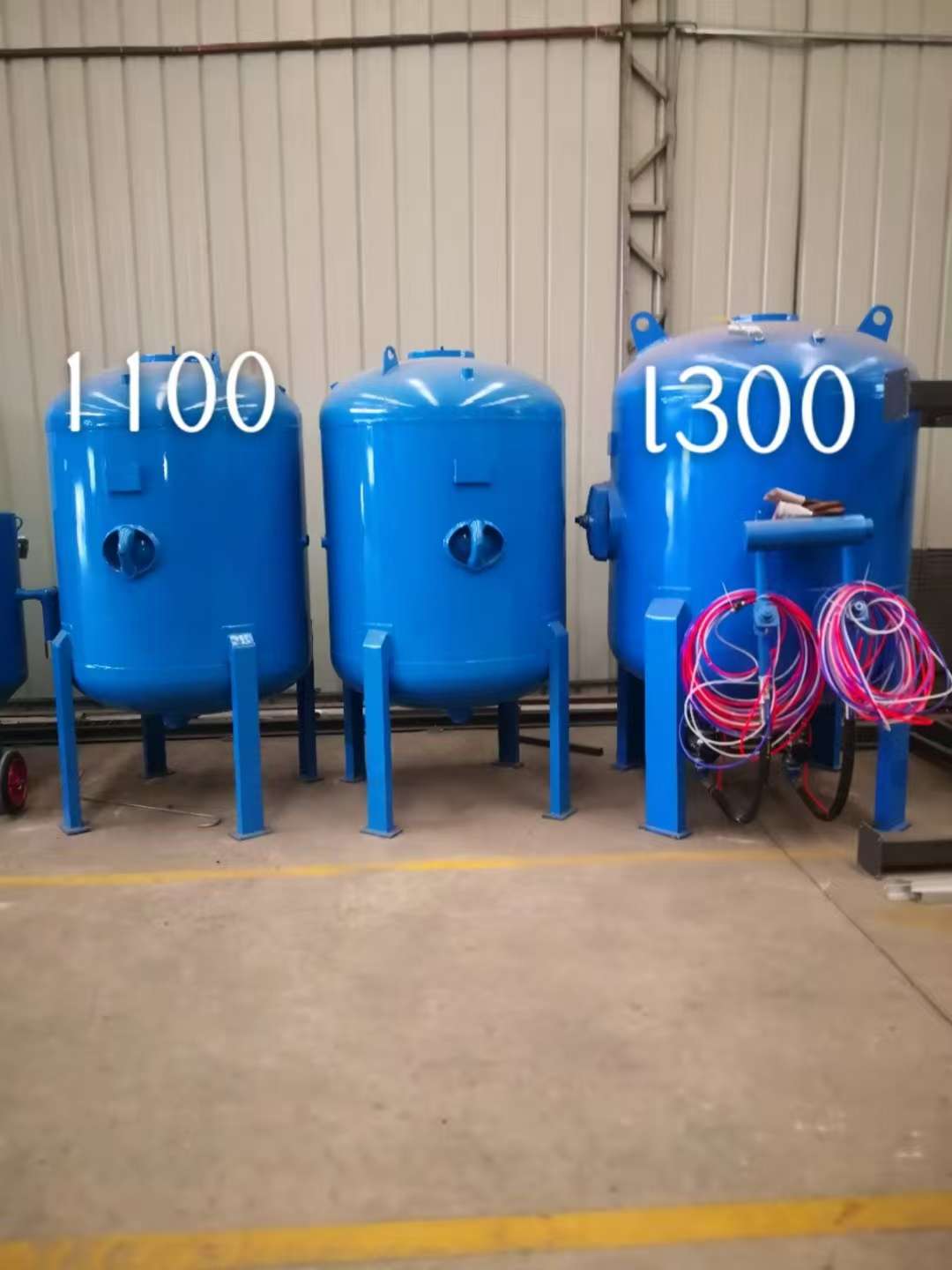 河北防腐噴砂機械設(shè)備氣控2立方噴砂機4把噴砂槍