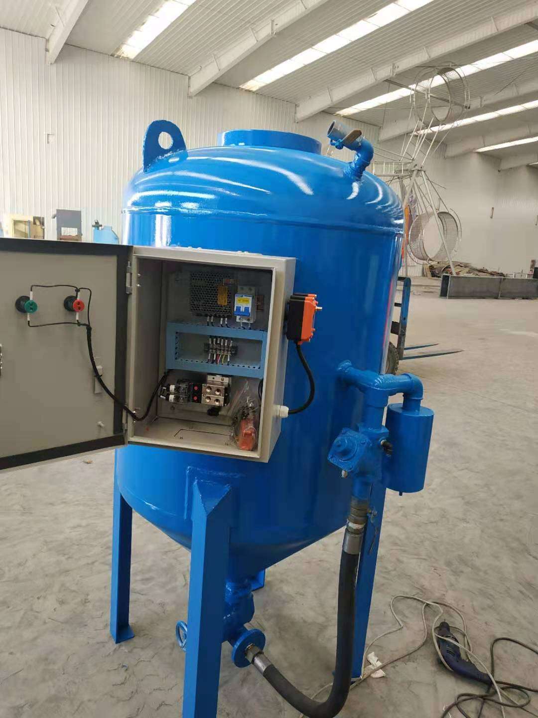 河北吳橋噴砂機械設備公司銷售部1立方氣控噴砂機
