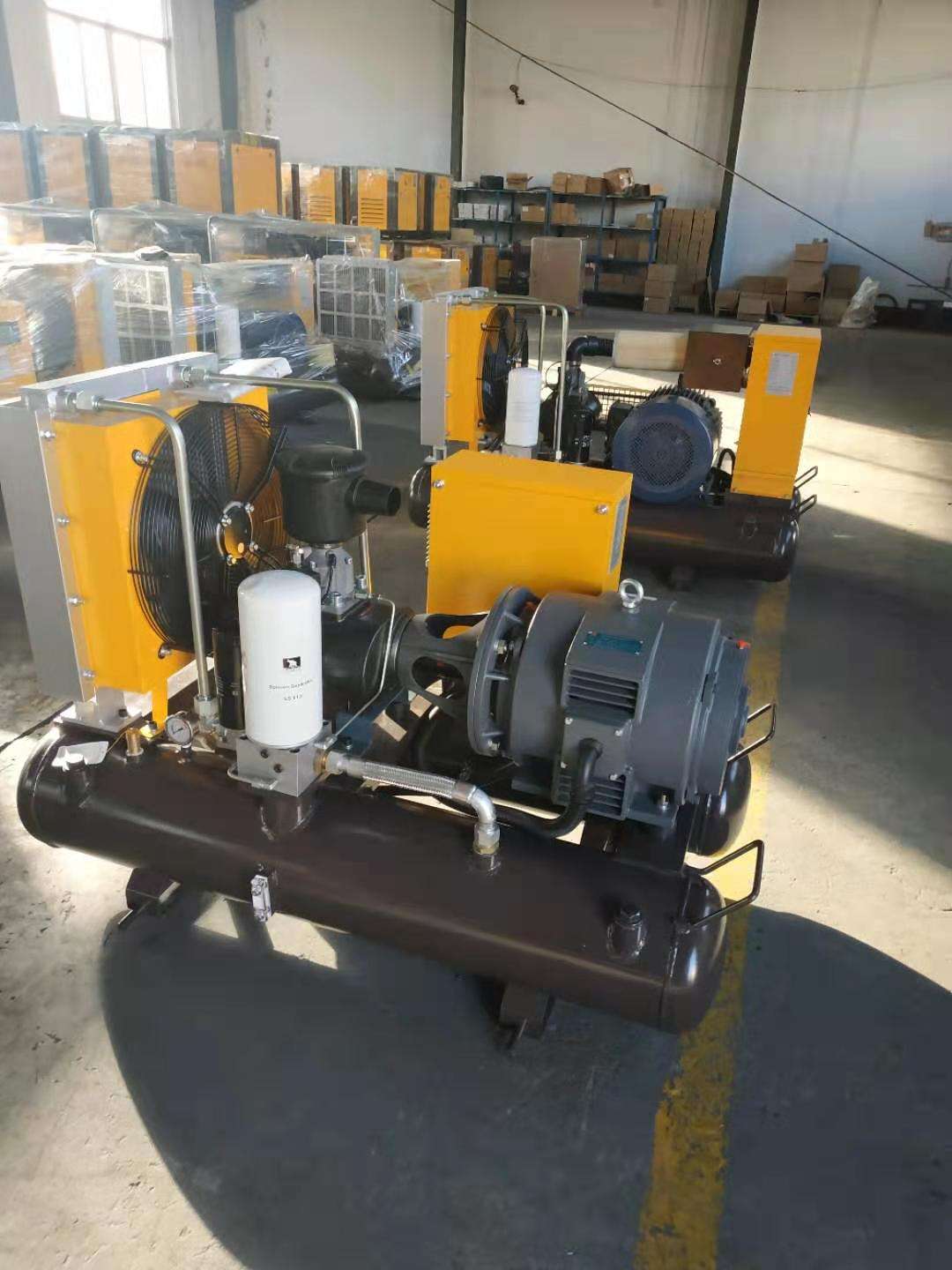 吳橋壓縮機(jī)有限責(zé)任公司破樁用22千瓦4立方螺桿空壓機(jī)