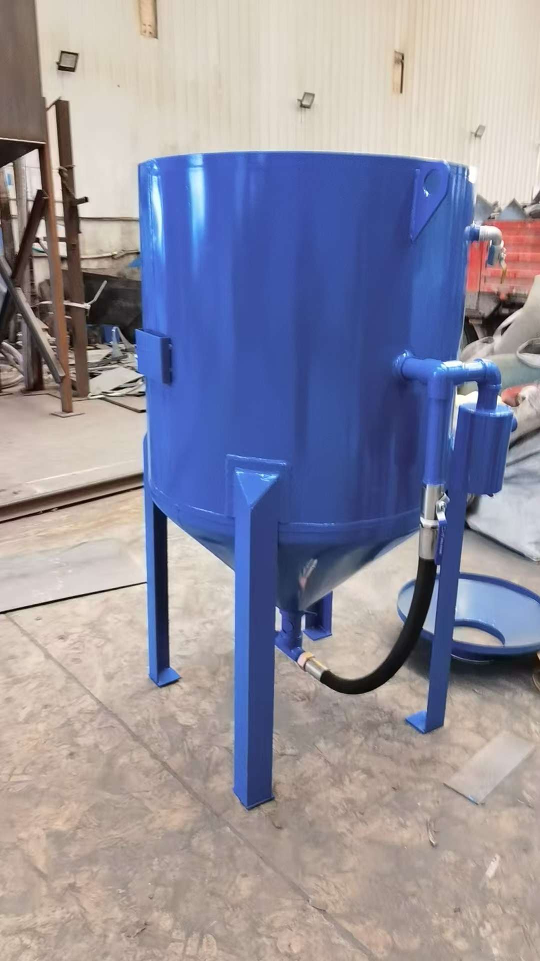 河北安興噴砂機(jī)械設(shè)備手動(dòng)噴砂機(jī)氣控噴砂機(jī)遙控噴砂機(jī)
