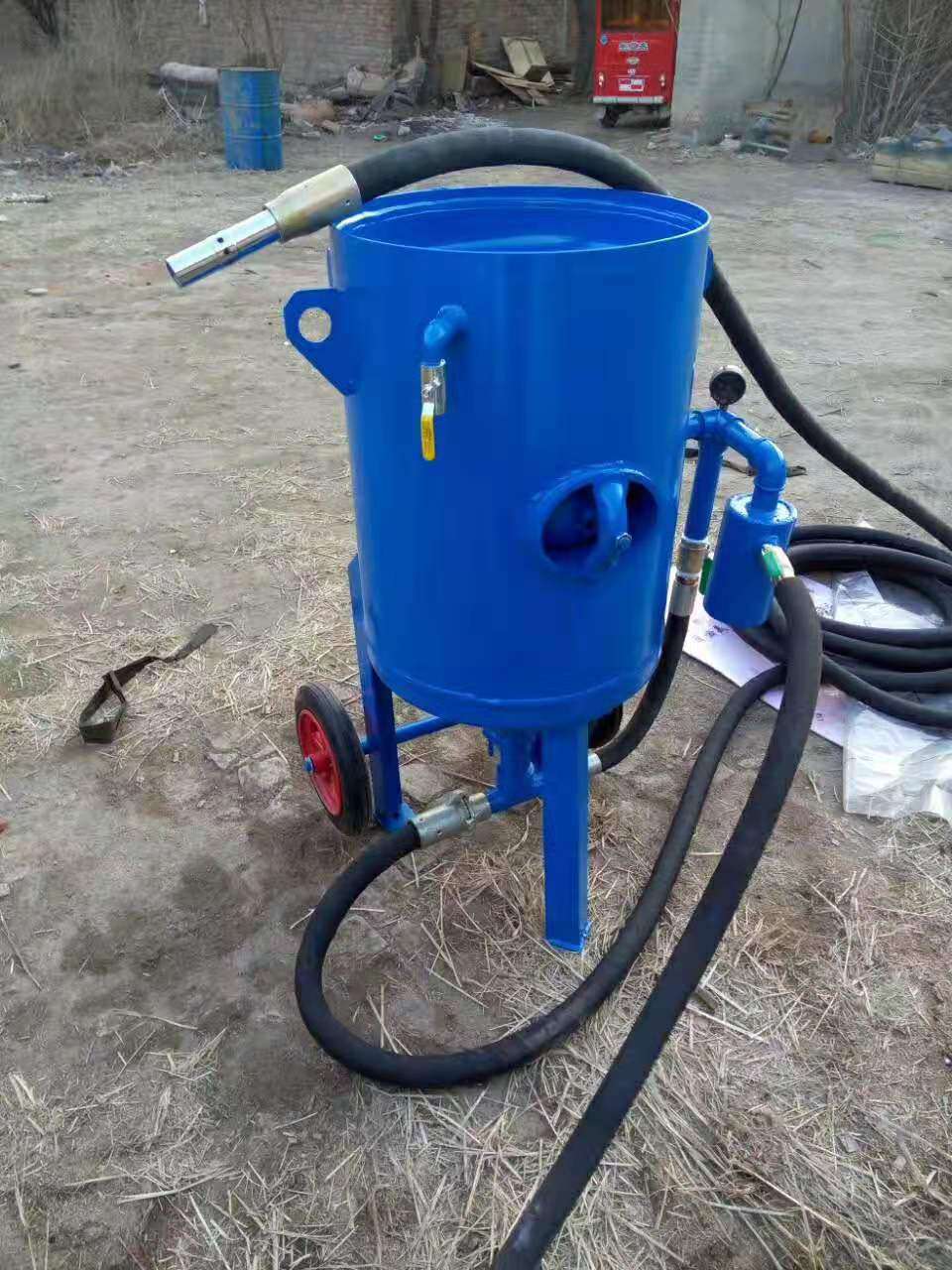 河北吳橋噴砂機械設備公司各種型號的噴砂機現貨